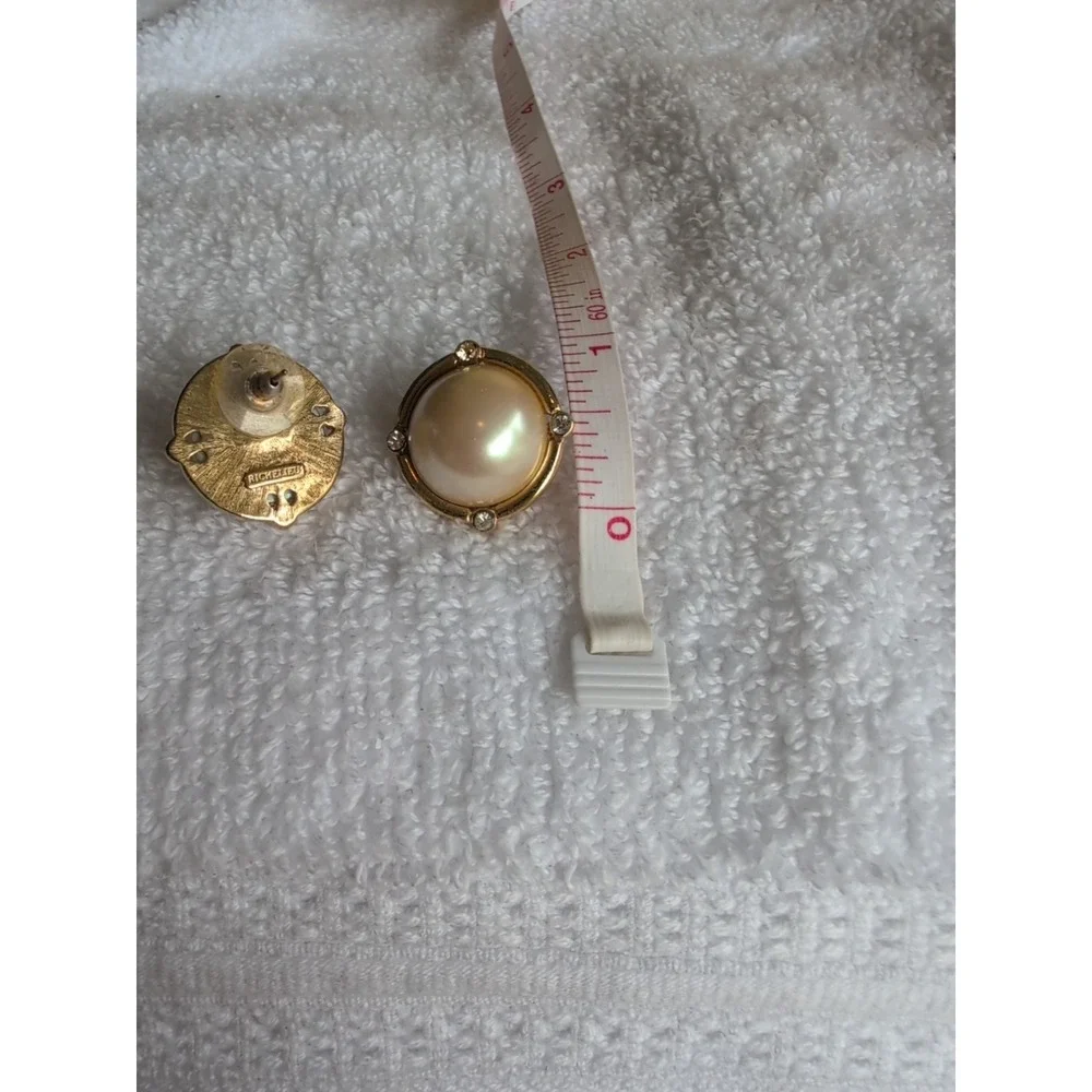 VINTAGE RICHELIEU SIGNED GOLG TONE FAUX PEARLS‎ STUD EARRINGS